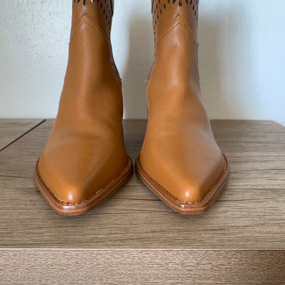 NWOB Marc Fisher Elyma Western Booties 9 Perforated Leather Pointed Toe Cowgirl - Picture 5 of 16